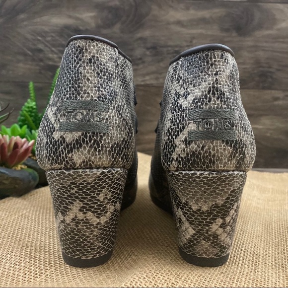 NEW Toms Kala Snakeskin Print Wedge Booties - Picture 8 of 10